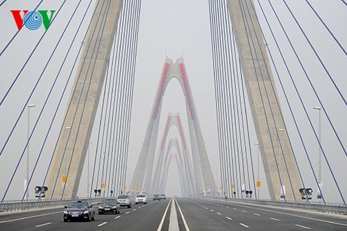 Overview of Nhat Tan Bridge and Hanoi’s most modern road - ảnh 3